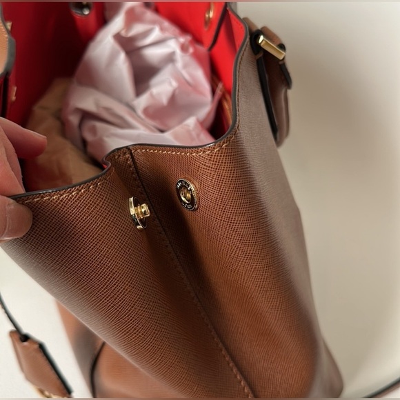 NWOT | MICHEAL KORS  Greenwich Medium Saffiano grab bag Luggage/watermelon red. - Picture 12 of 14